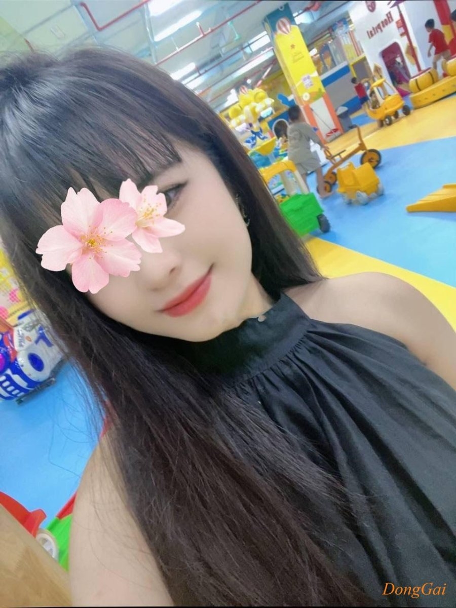 THU TRANG - EM GÁI NGỌT NGÀO QUYẾN RŨ - EM LÀM TÌNH RẤT CHUYÊN NGHIỆP - LIẾM CHYM LIẾM LÁP HÔN HÍT