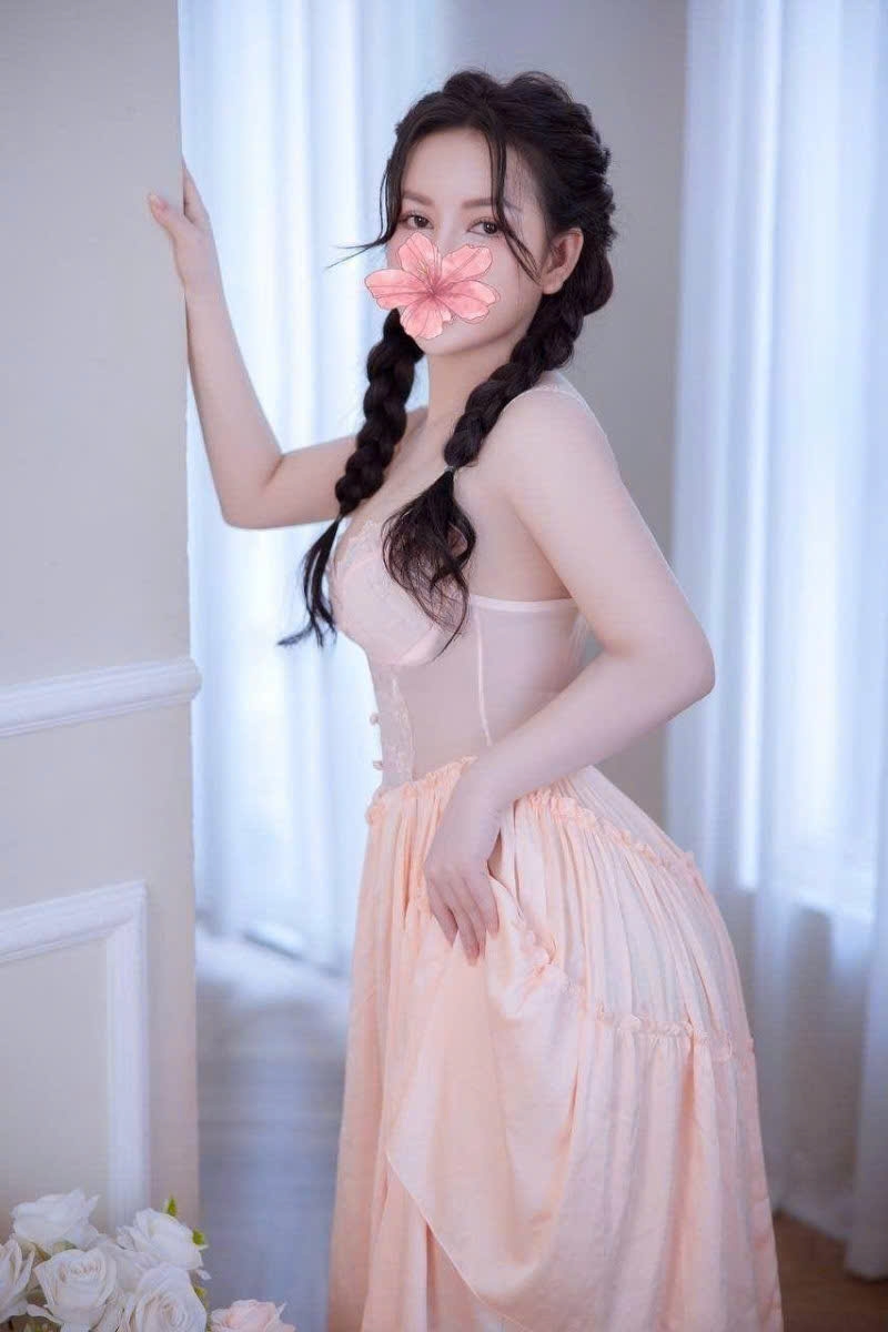 HỒNG NGỌC - GÁI NON MẶT XINH - VÚ BƯỚM SIÊU ĐẸP GỢI TÌNH-CHIỀU KHÁCH HẾT MÌNH - CHỊCH RẤT THOẢI MÁI.