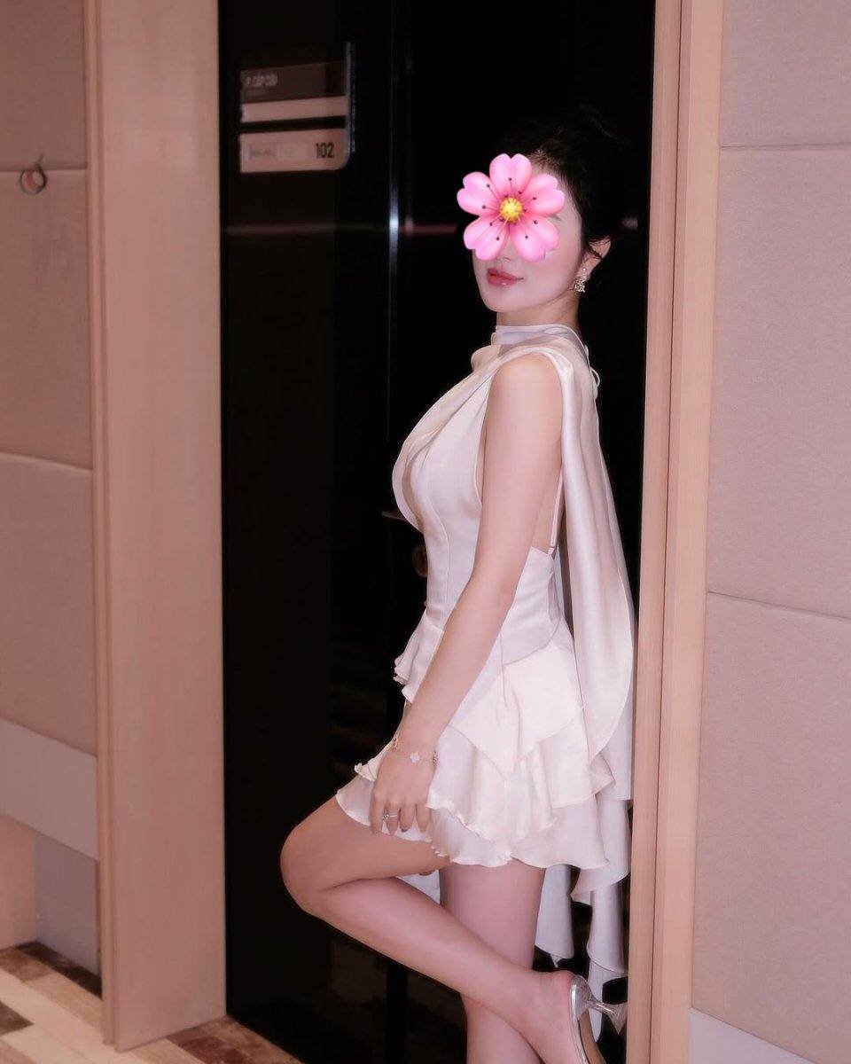 Em Gái NGOAN cực phẩm sale mỹ phẩm